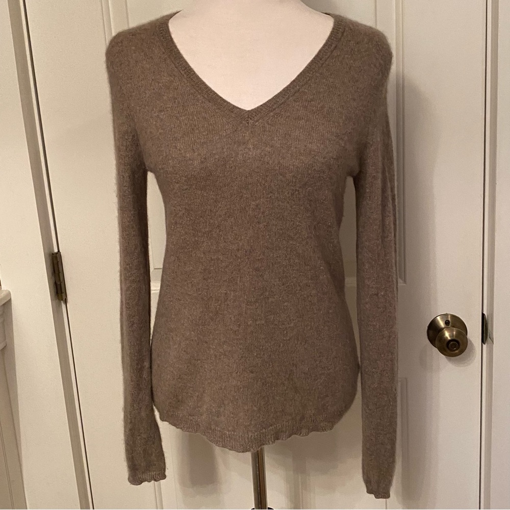 TAHARI SWEATER V-NECK GRAY TAUPE CASHMERE LONG SLEEVE PURE LUXE SIZE M